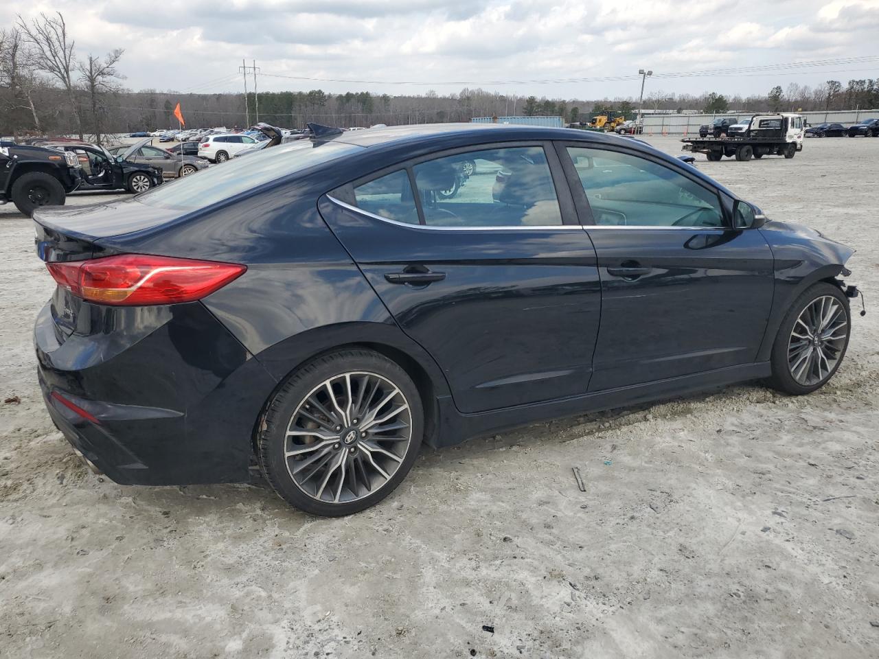 2018 Hyundai Elantra - Image 3