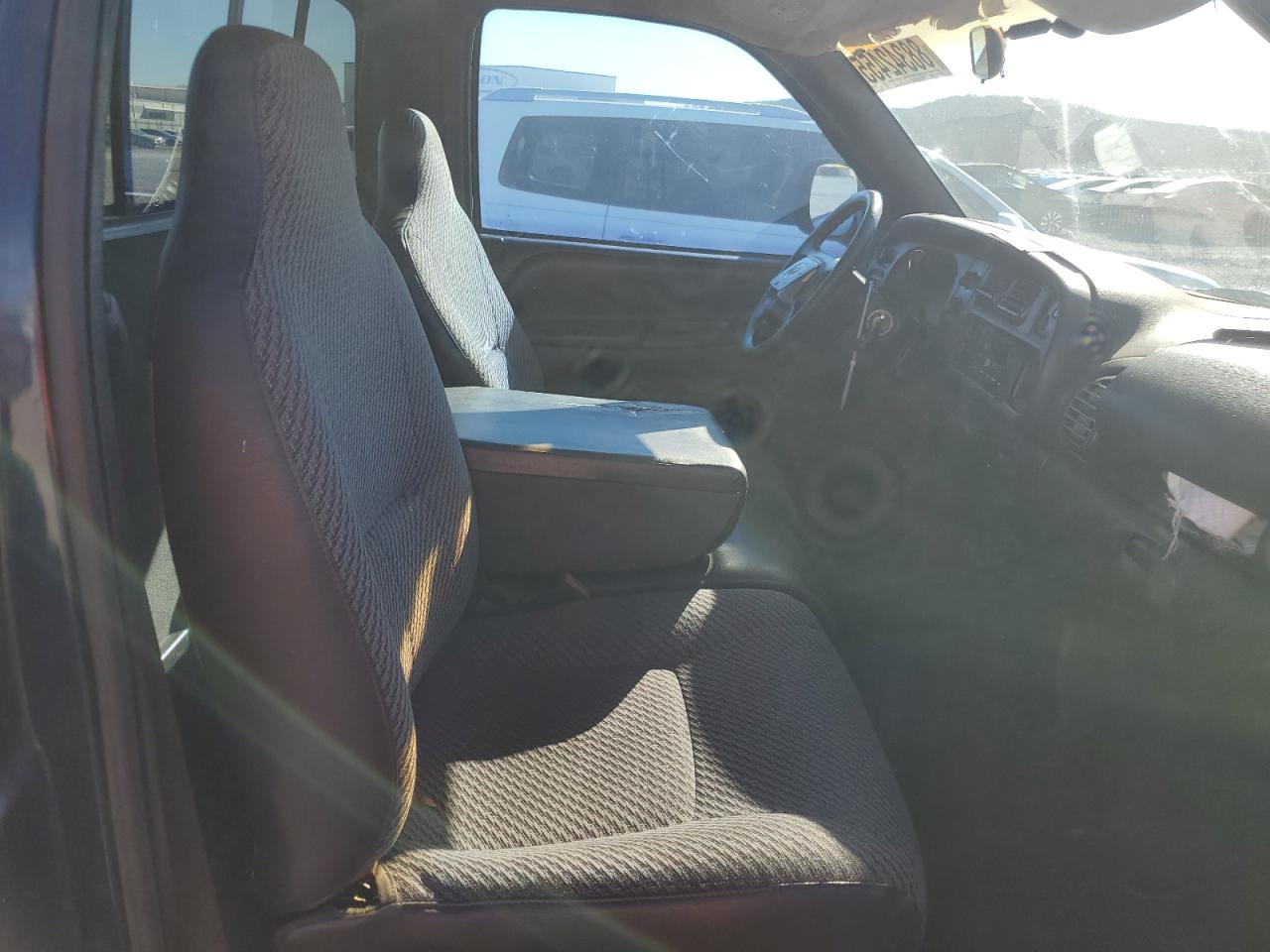 2001 Dodge RAM - Image 10