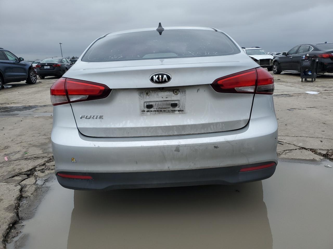 2018 Kia Forte - Image 6