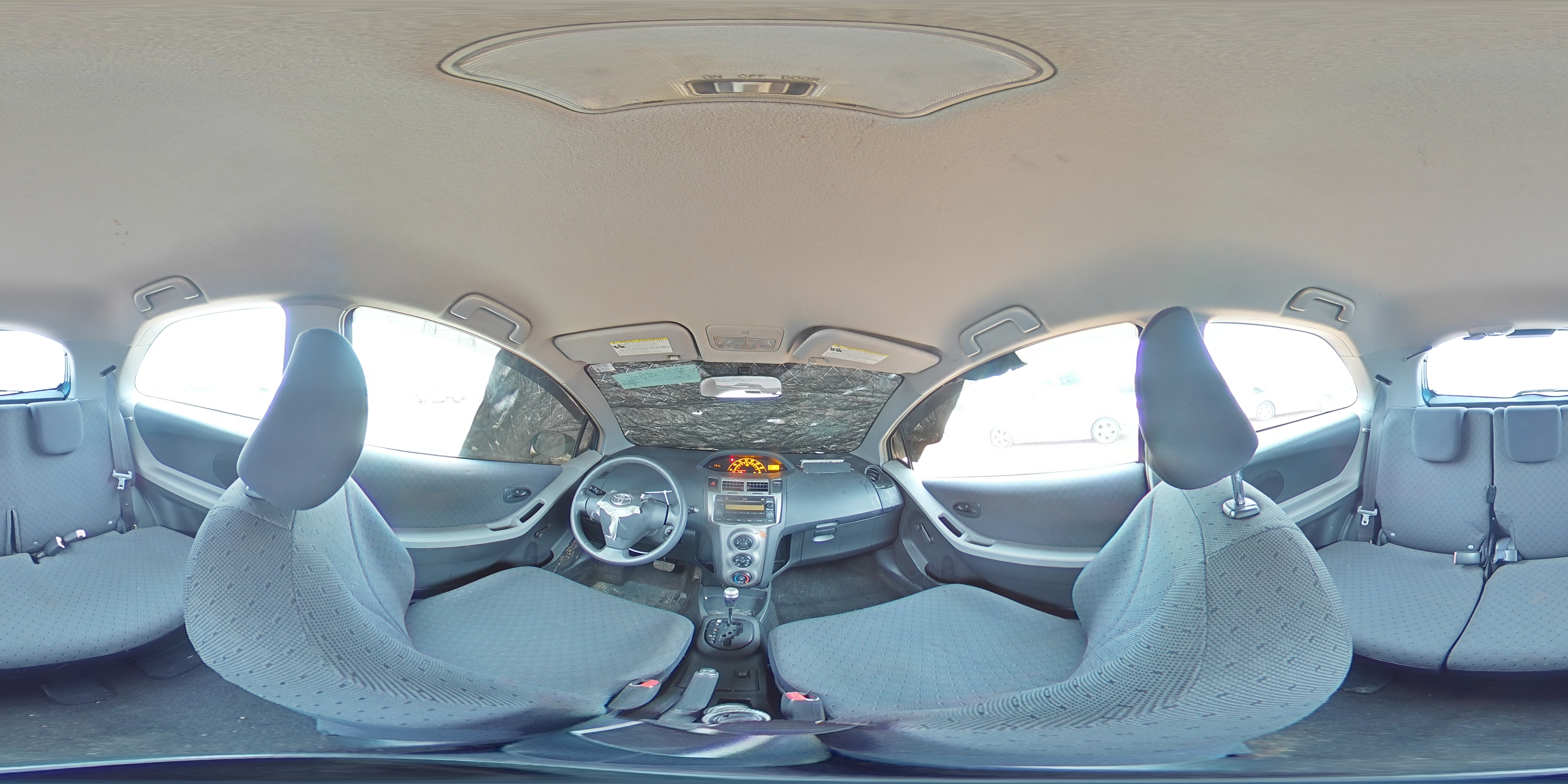 2010 Toyota Yaris - Image 12