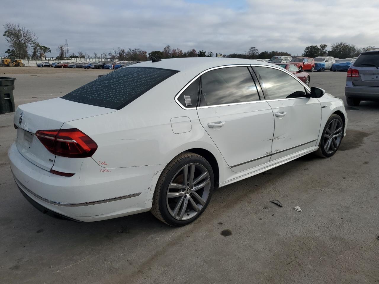 2017 Volkswagen Passat - Image 3