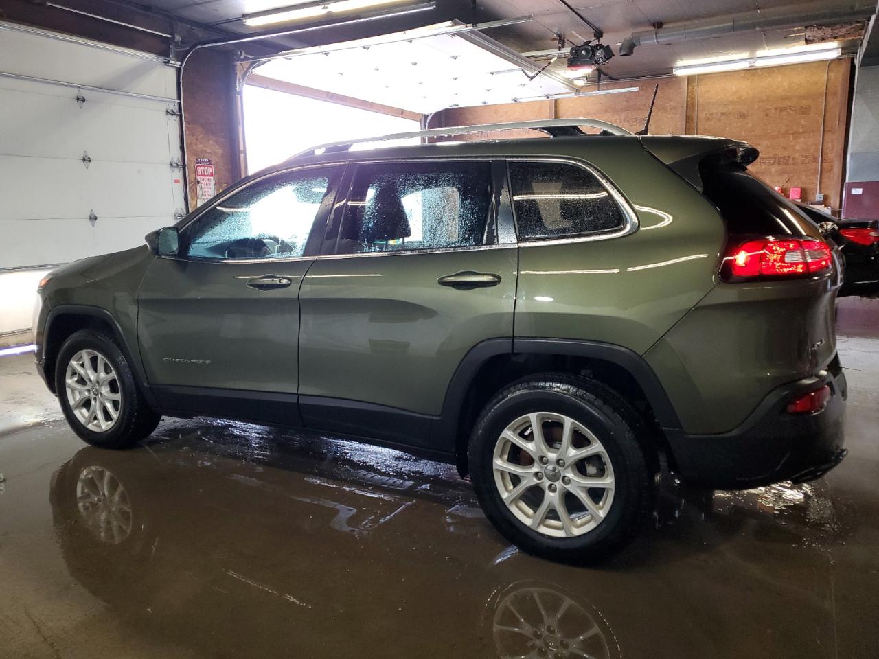 2018 Jeep Grand Cherokee - Image 2