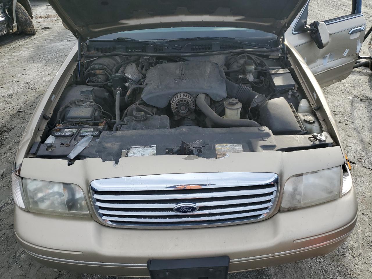 1999 Ford Crown Victoria - Image 11