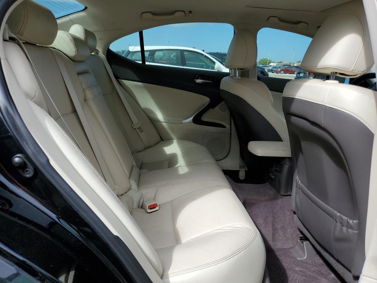 2012 Lexus IS - Image 10