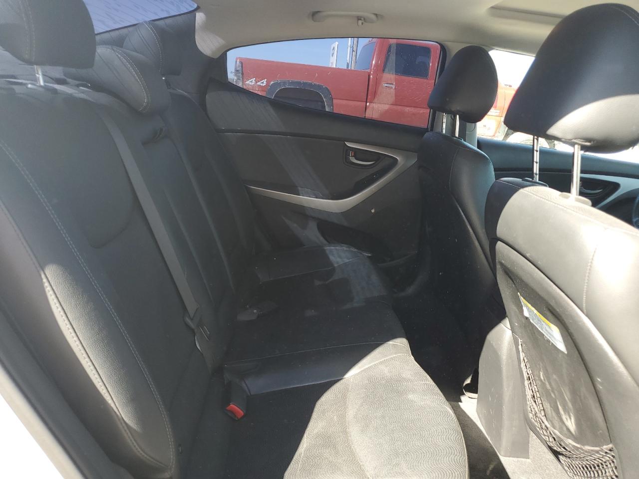 2013 Hyundai Elantra - Image 10