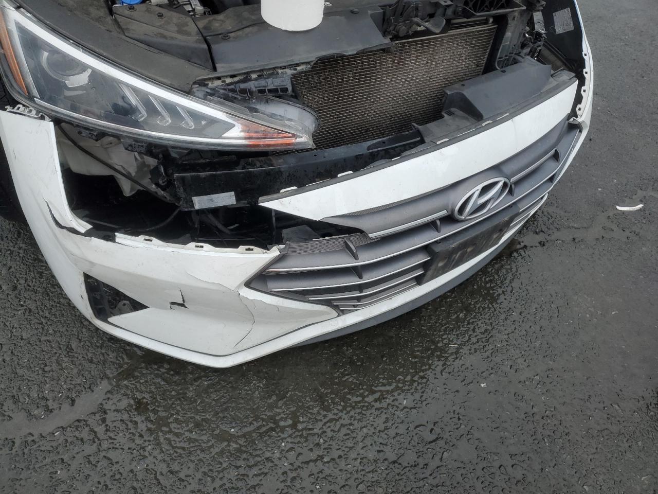 2019 Hyundai Elantra - Image 14