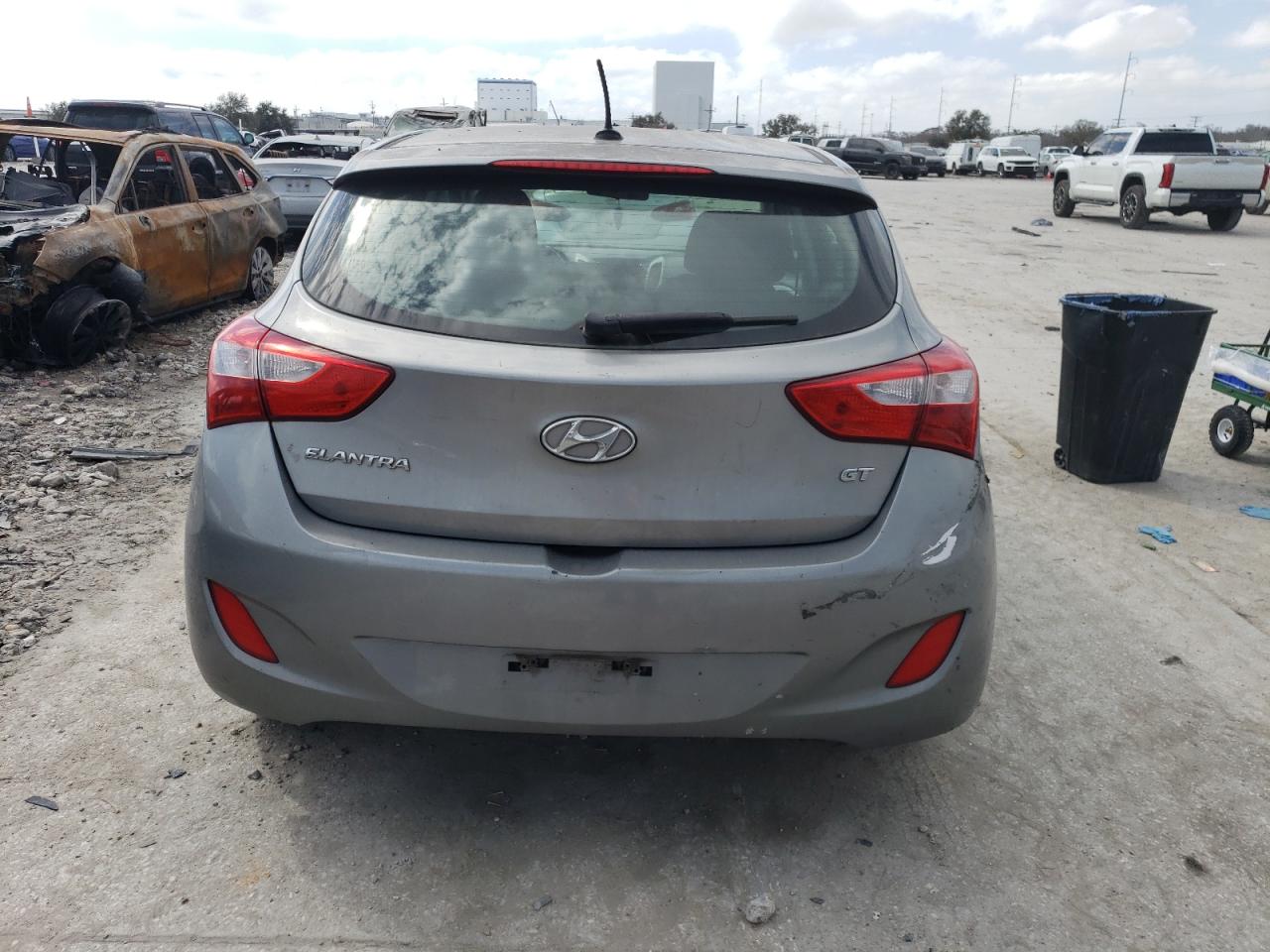 2015 Hyundai Elantra - Image 6
