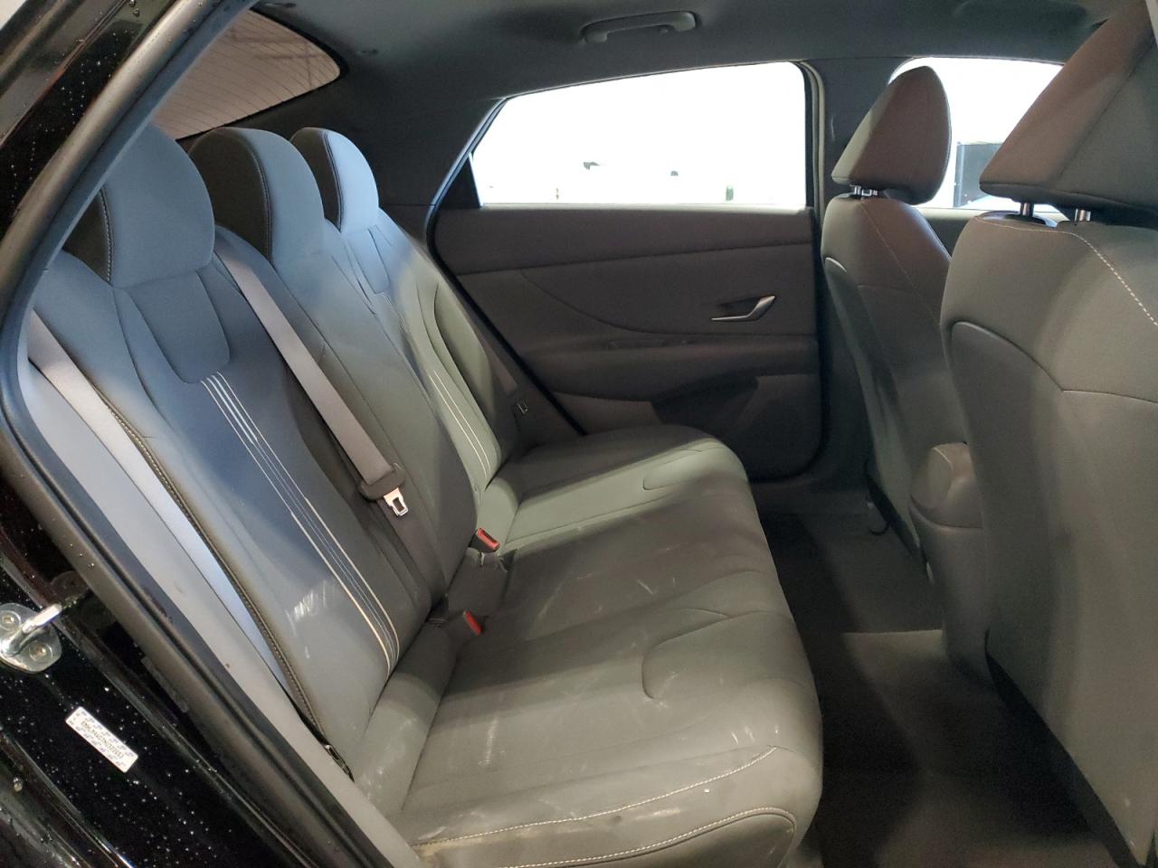 2022 Hyundai Elantra - Image 10