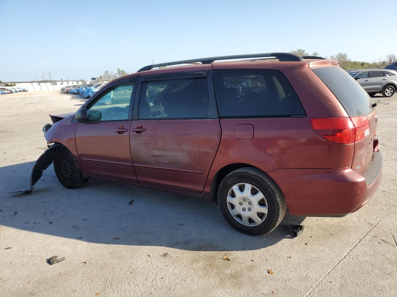 2004 Toyota Sienna - Image 2