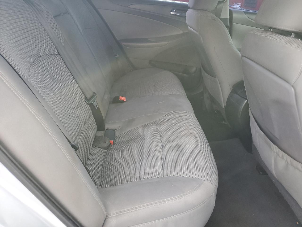 2013 Hyundai Sonata - Image 11