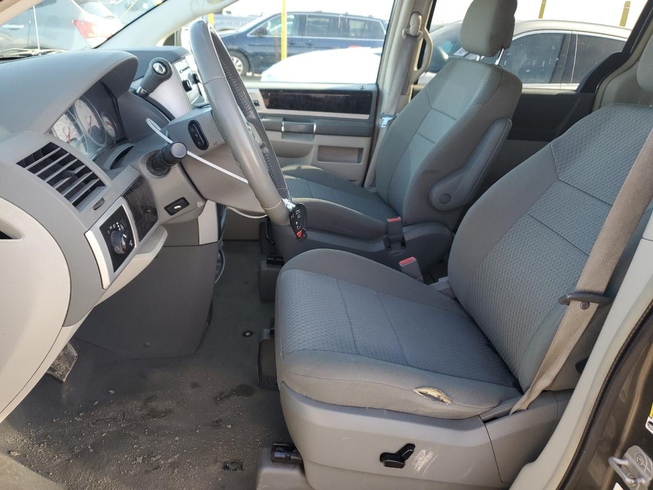 2010 Dodge Caravan - Image 7