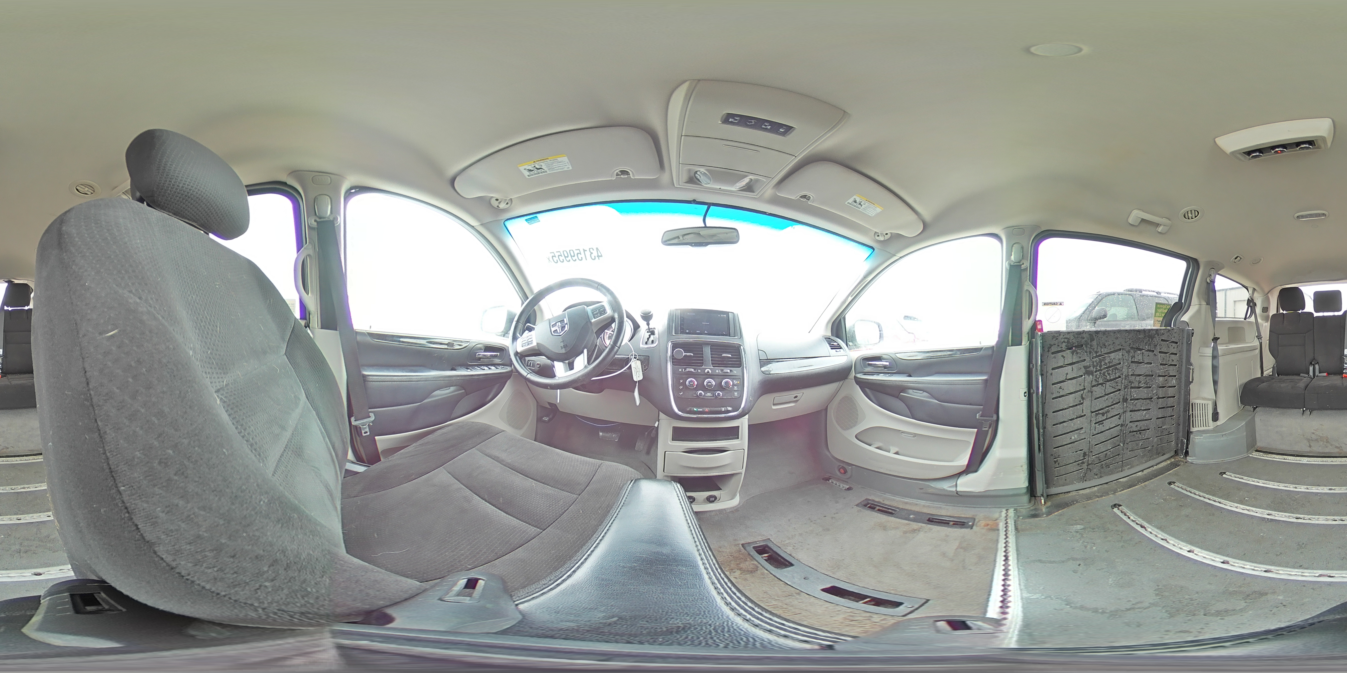 2015 Dodge Caravan - Image 15