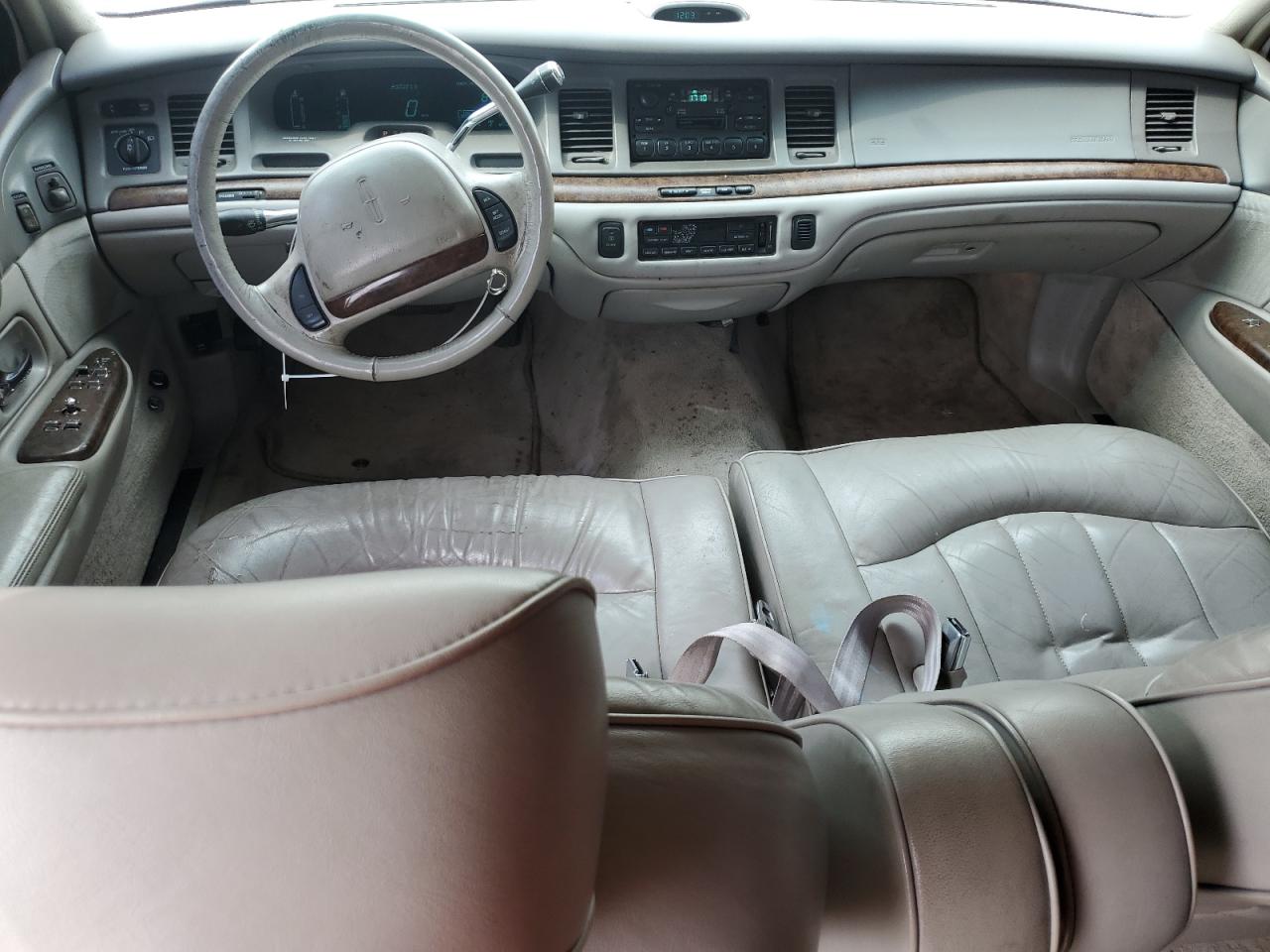 1996 Lincoln Town Car - Image 8