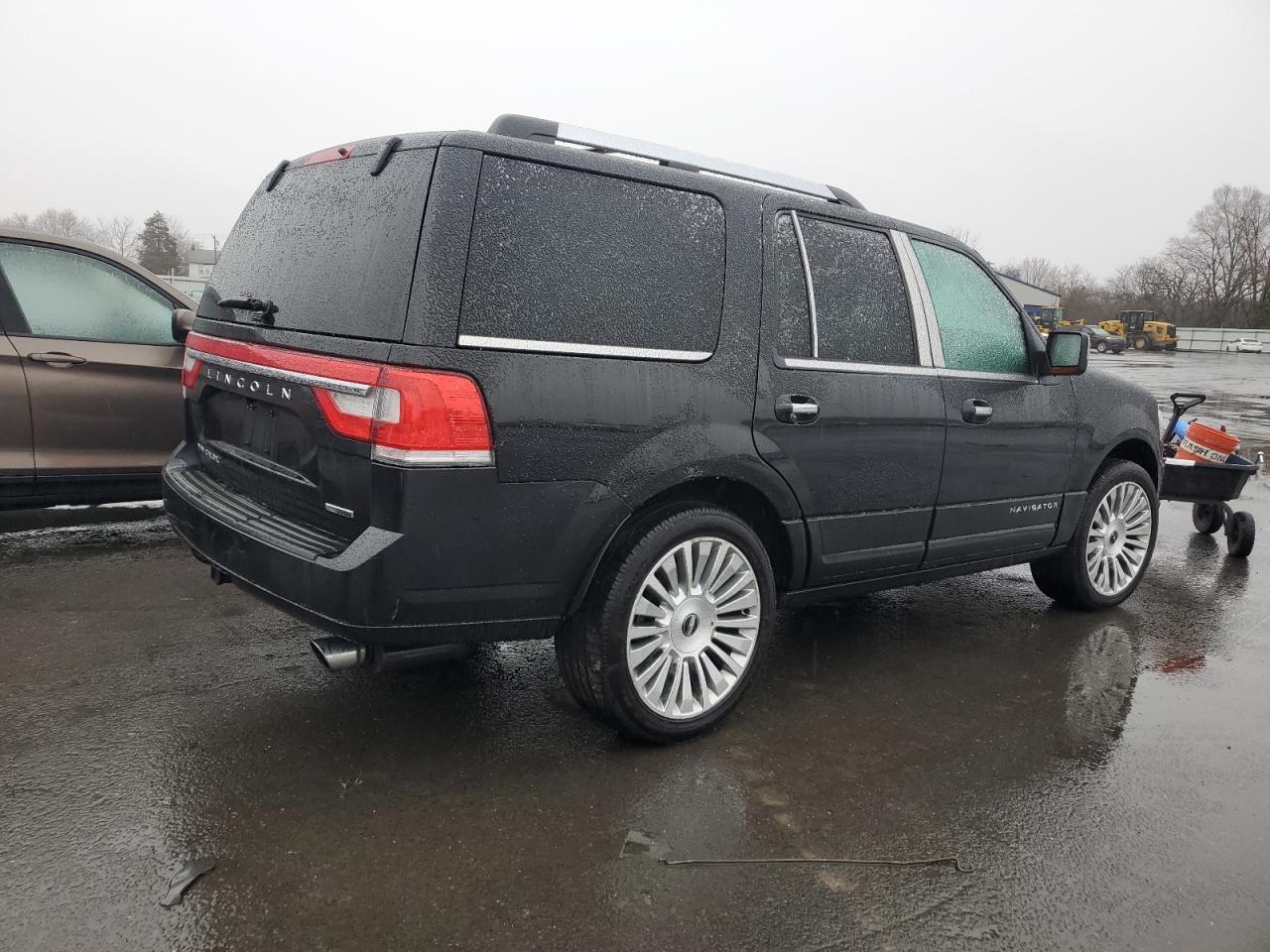 2015 Lincoln Navigator - Image 3