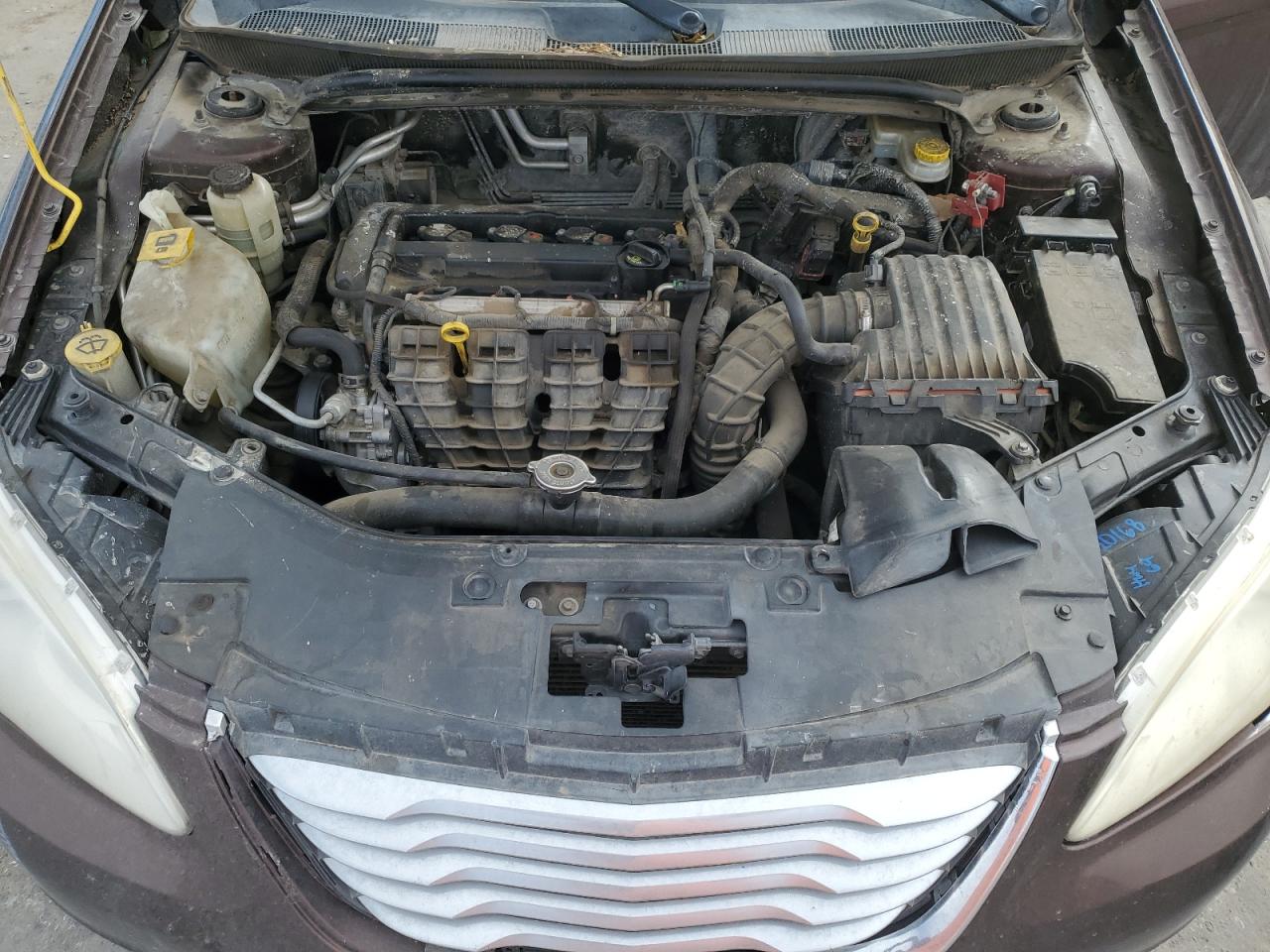 2013 Chrysler 200 - Image 11