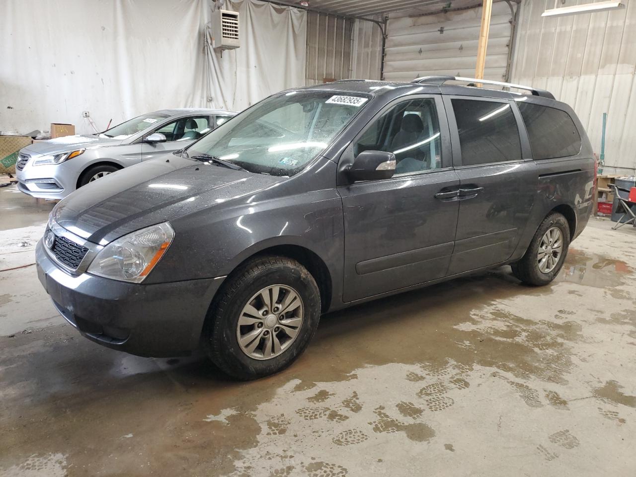 2012 Kia Sedona - Image 1