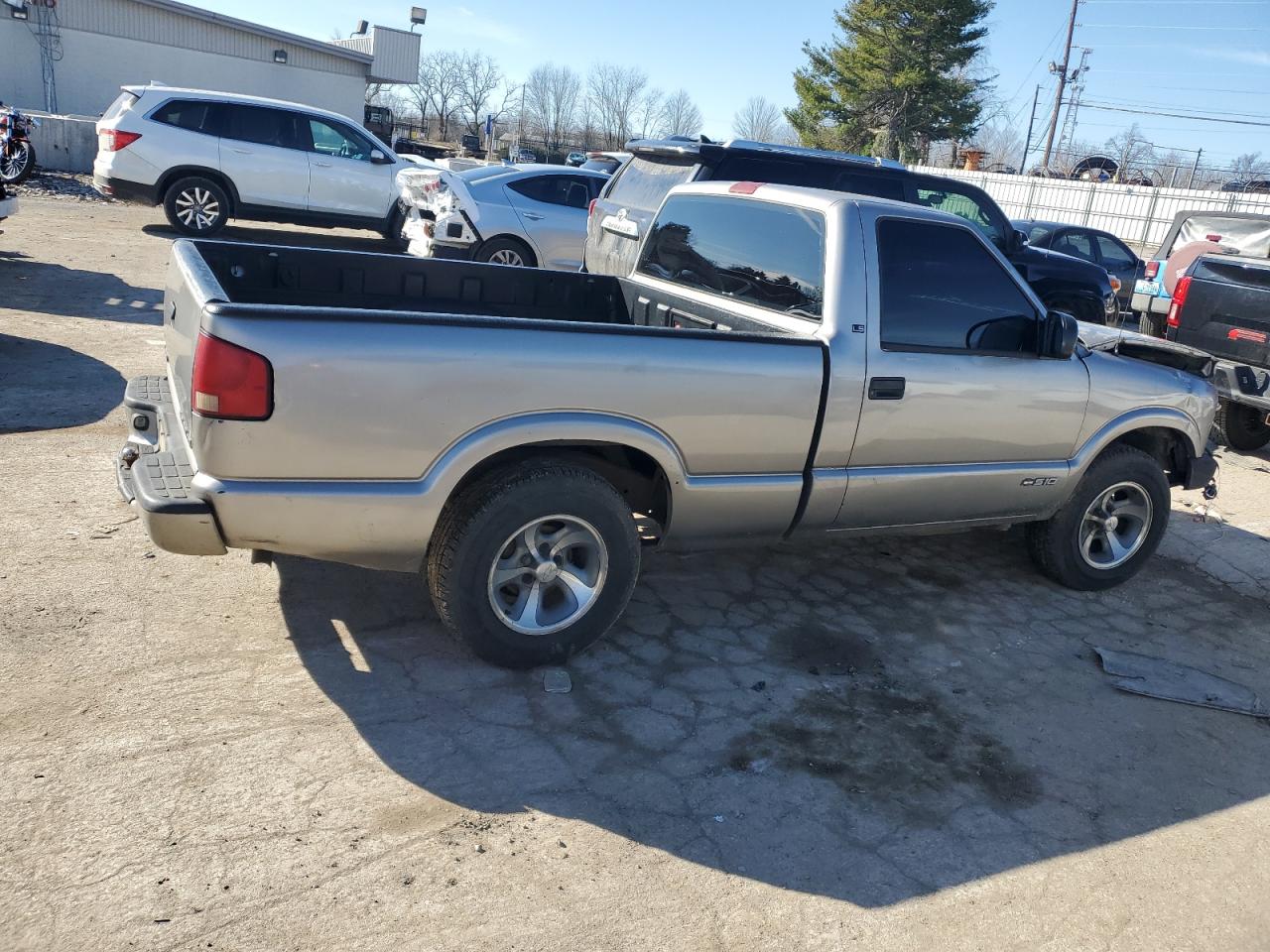2001 Chevrolet S-10 Pickup - Image 3