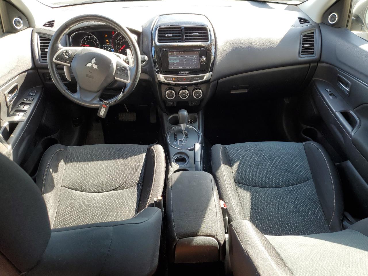 2015 Mitsubishi Outlander - Image 8