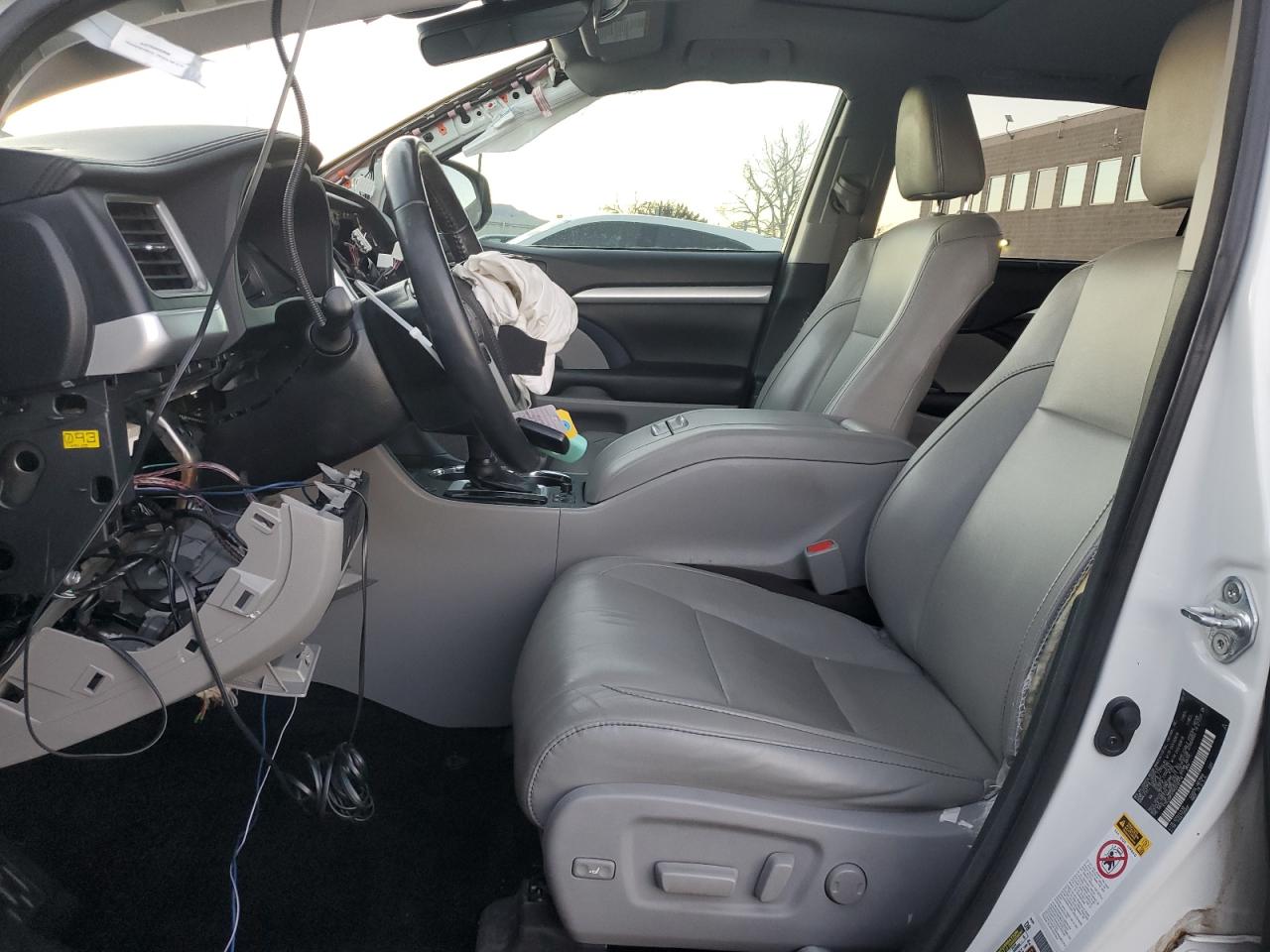 2017 Toyota Highlander - Image 7
