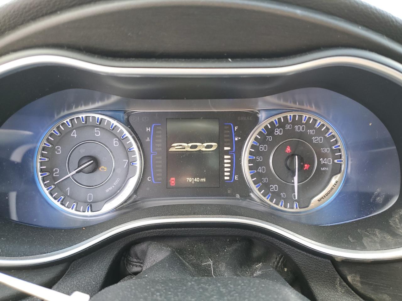 2016 Chrysler 200 - Image 9