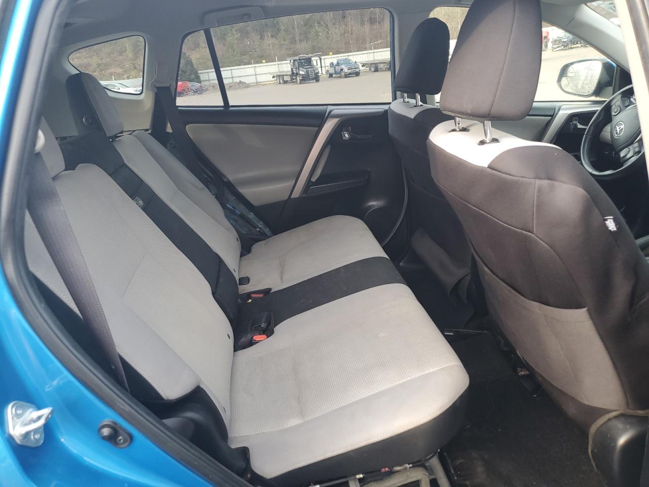2017 Toyota RAV 4 - Image 10