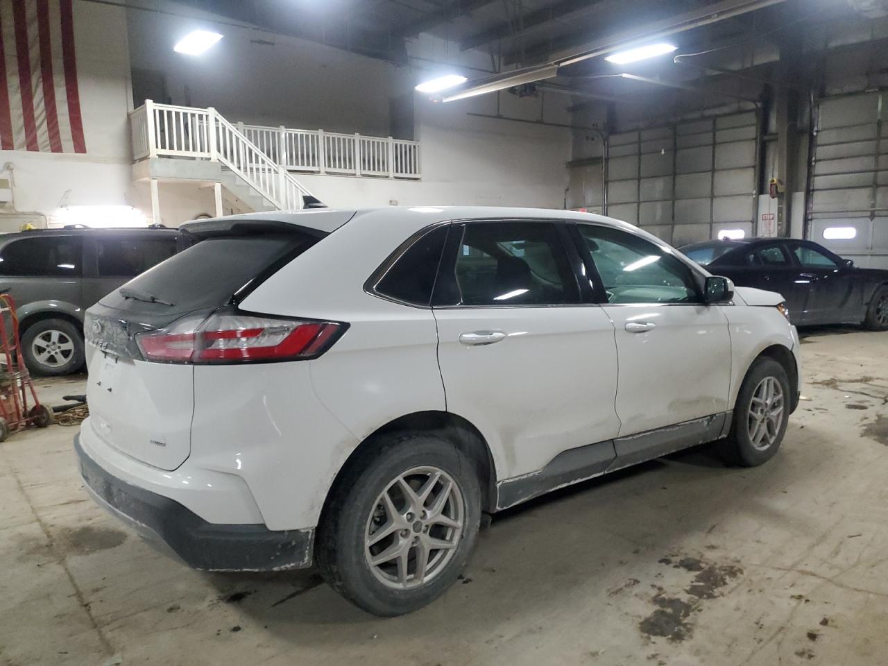 2023 Ford Edge - Image 3