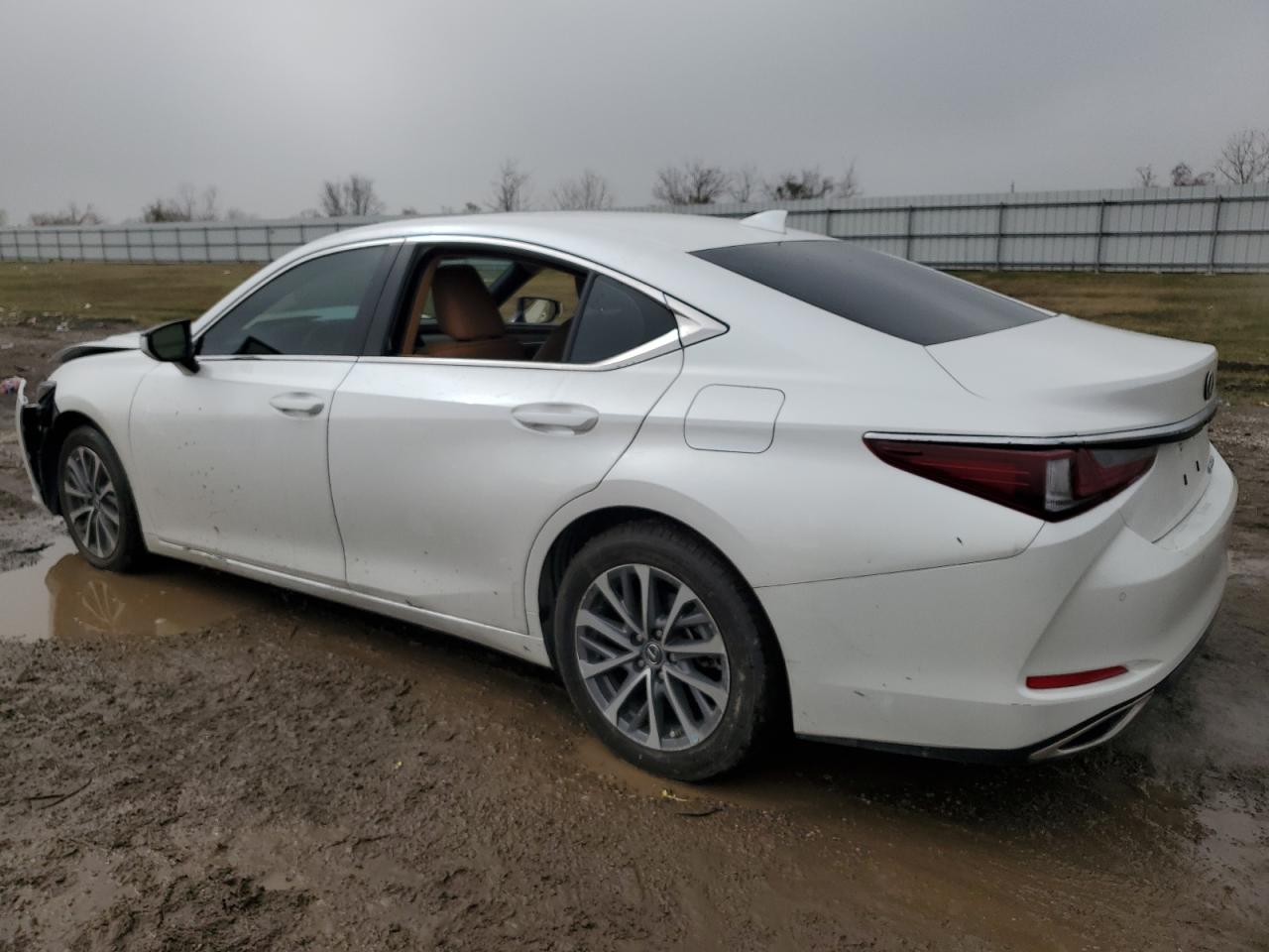 2022 Lexus ES - Image 2