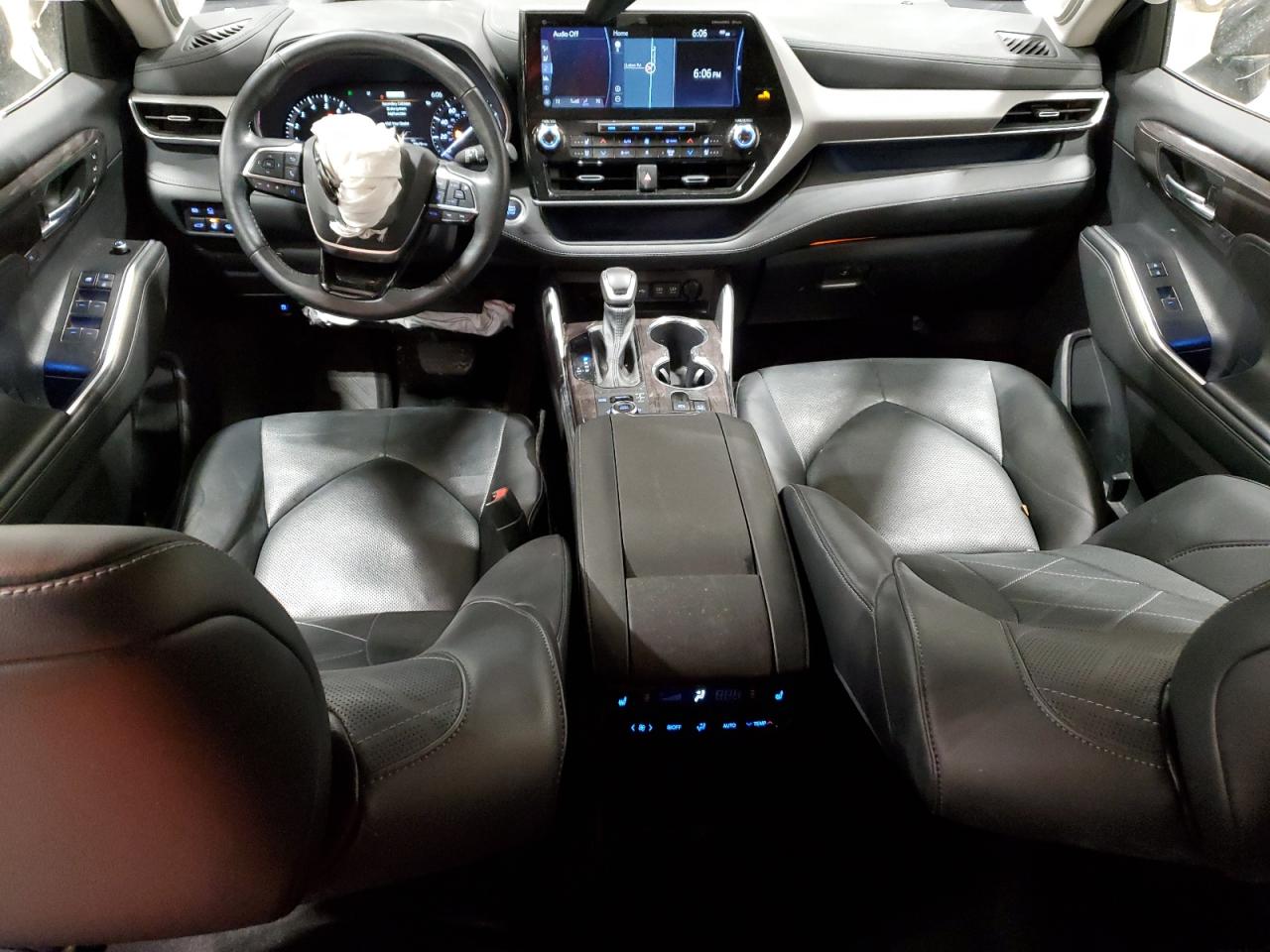 2021 Toyota Highlander - Image 8