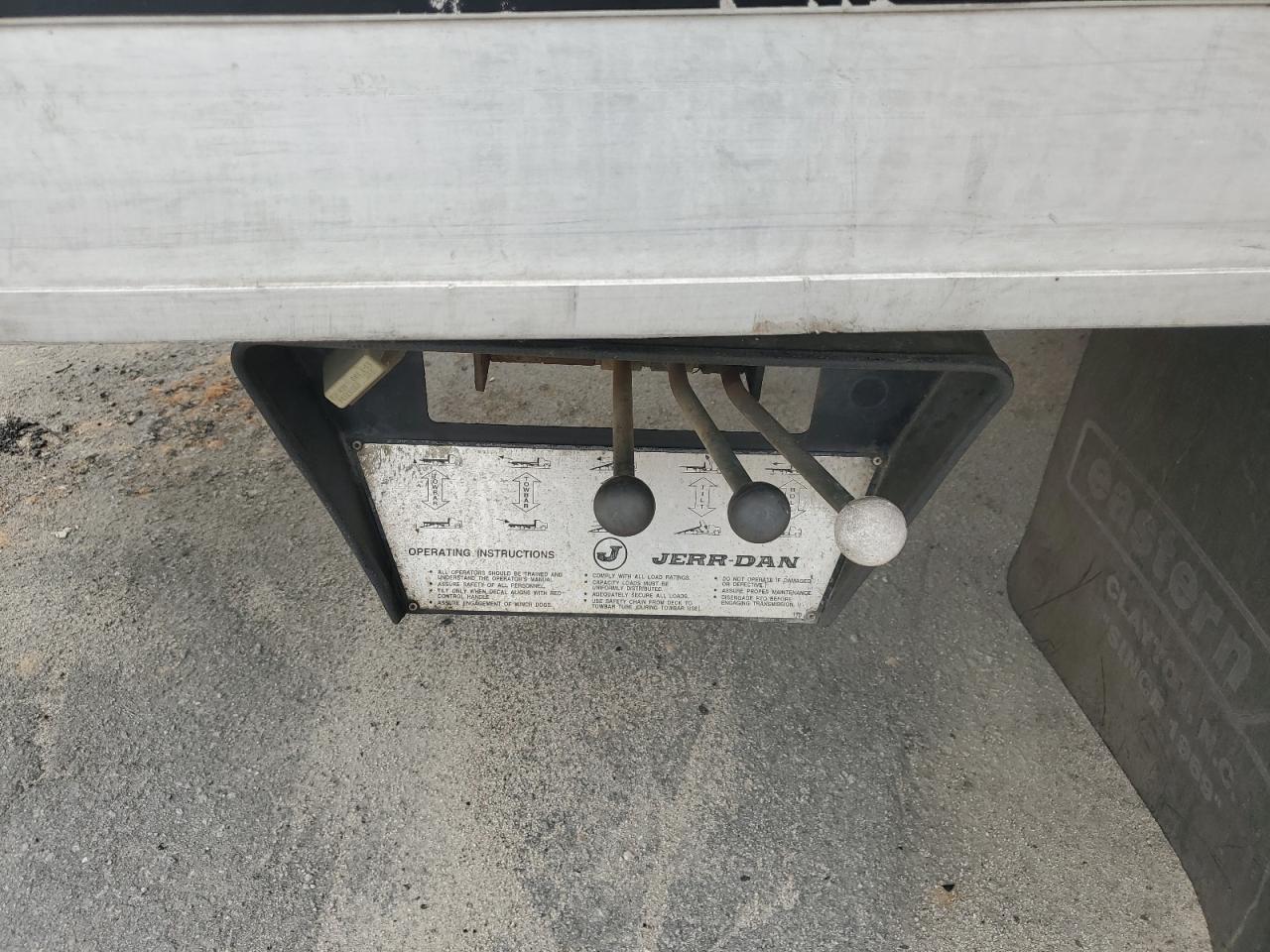 1999 Ford F450 - Image 10