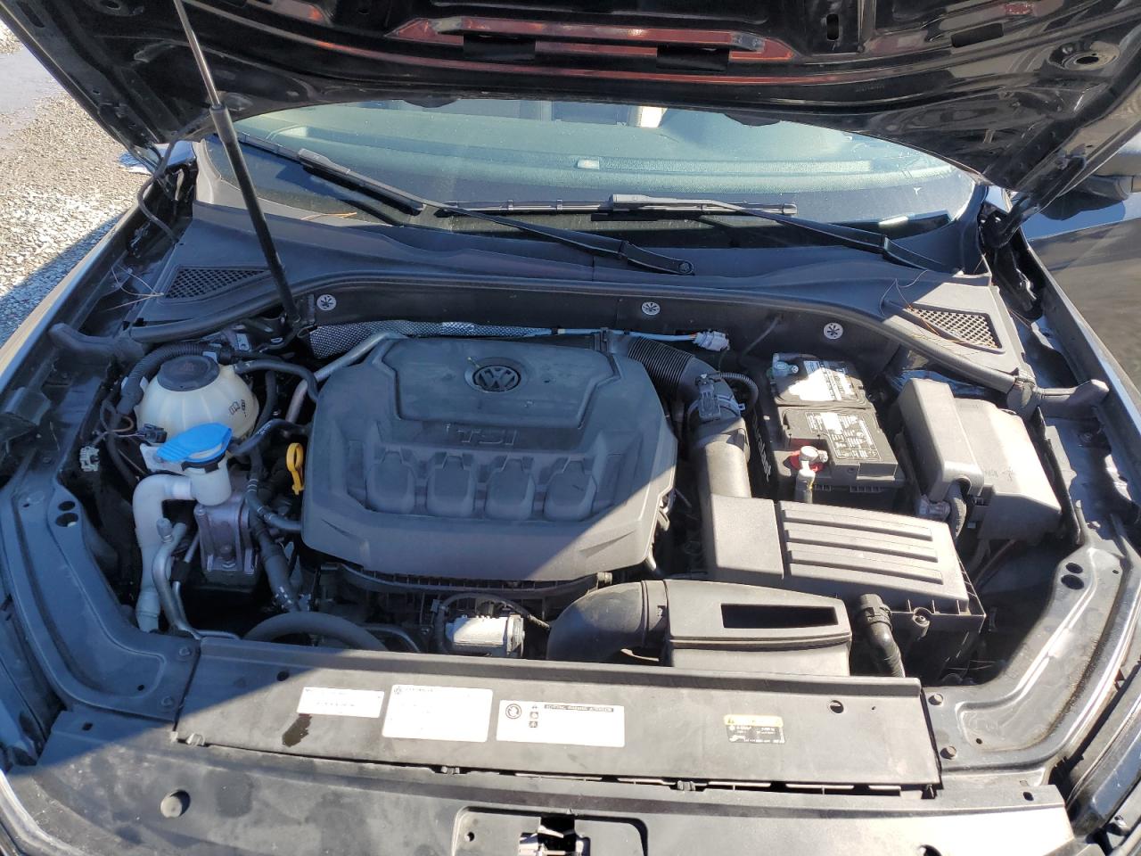 2018 Volkswagen Passat - Image 12