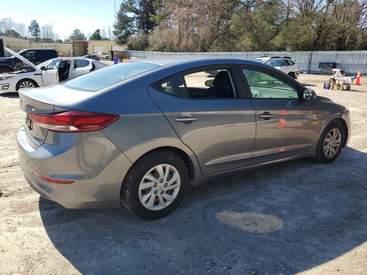 2018 Hyundai Elantra - Image 3