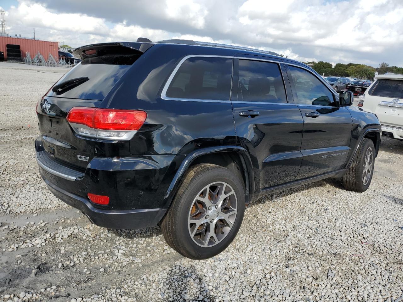 2018 Jeep Grand Cherokee - Image 3