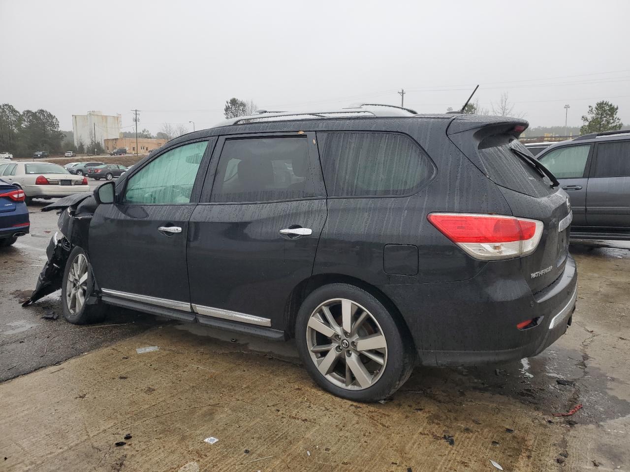 2013 Nissan Pathfinder - Image 2