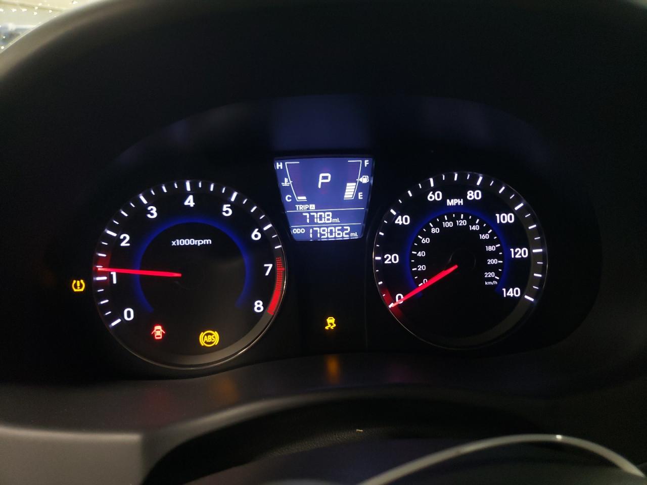 2013 Hyundai Accent - Image 9
