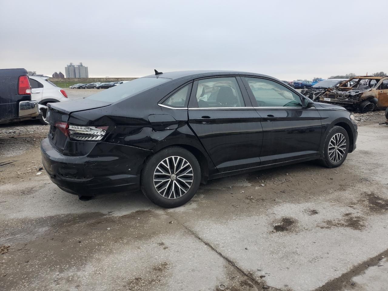2021 Volkswagen Jetta - Image 3