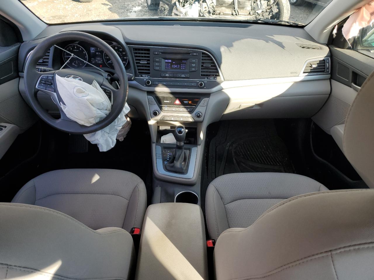 2017 Hyundai Elantra - Image 8