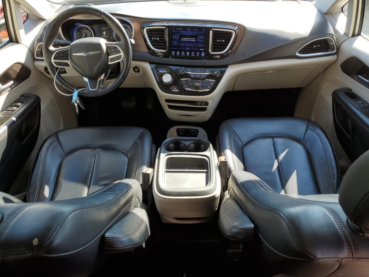 2017 Chrysler Pacifica - Image 8