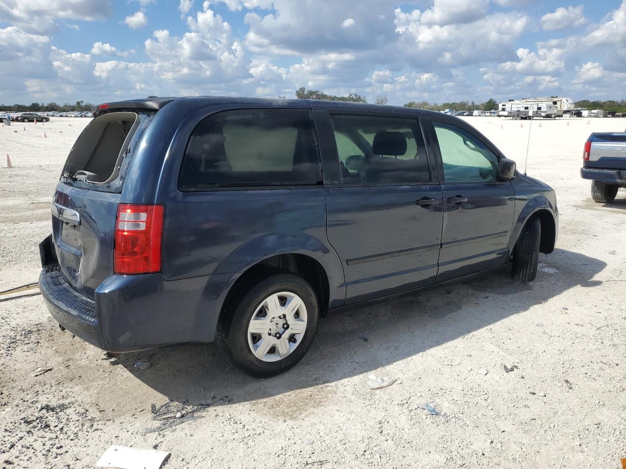 2008 Dodge Caravan - Image 3