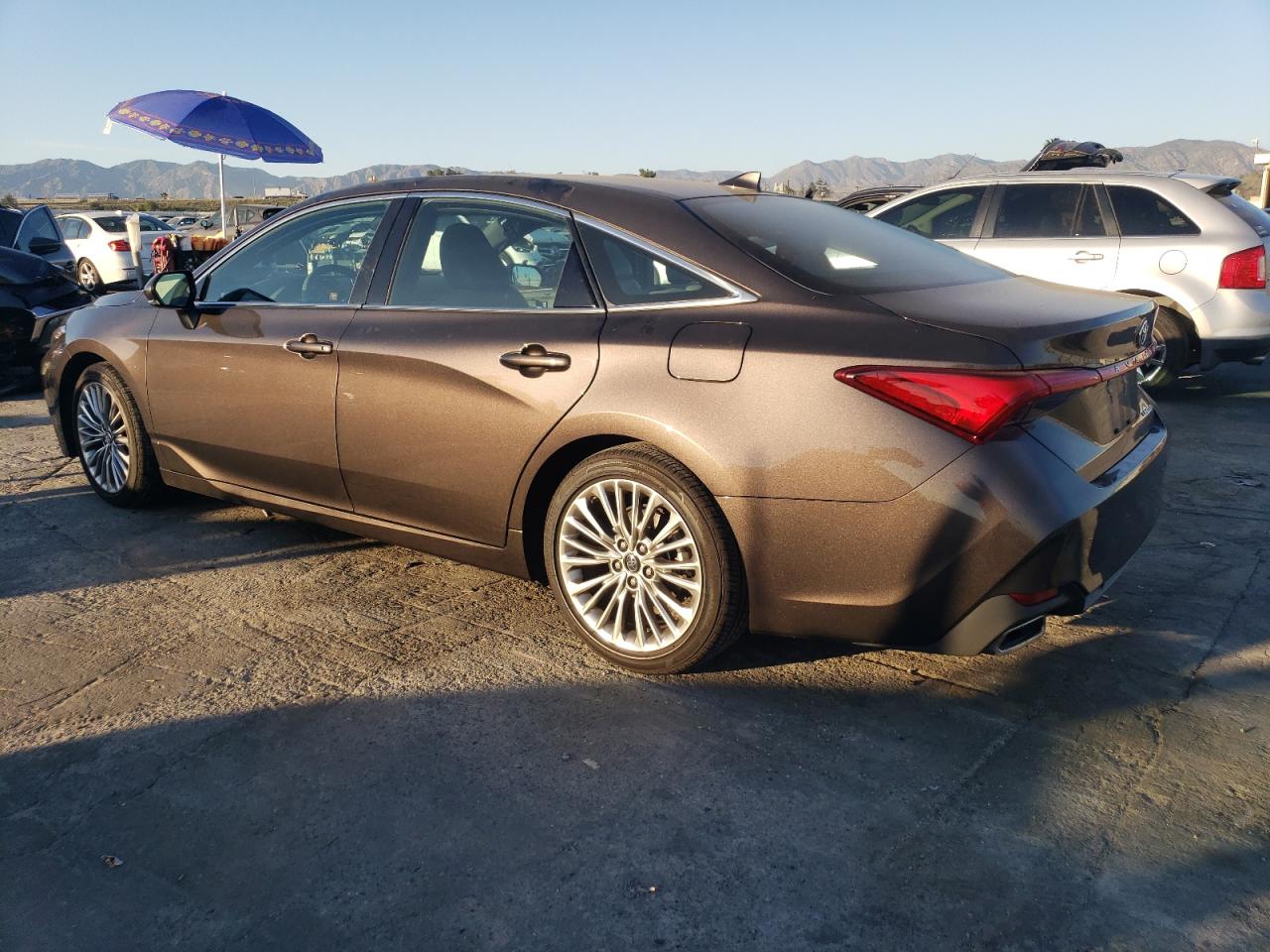 2019 Toyota Avalon - Image 2