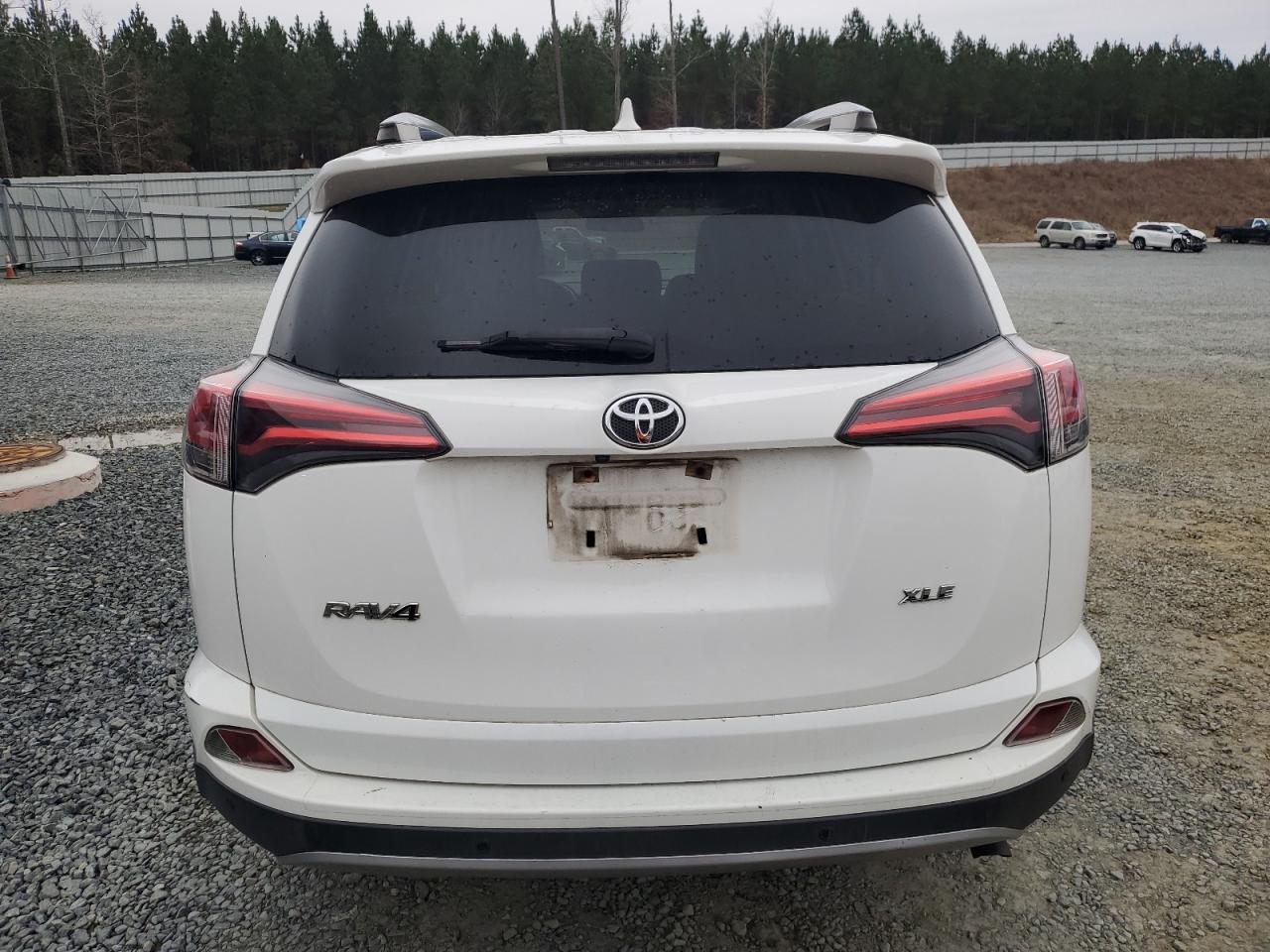 2018 Toyota RAV 4 - Image 6