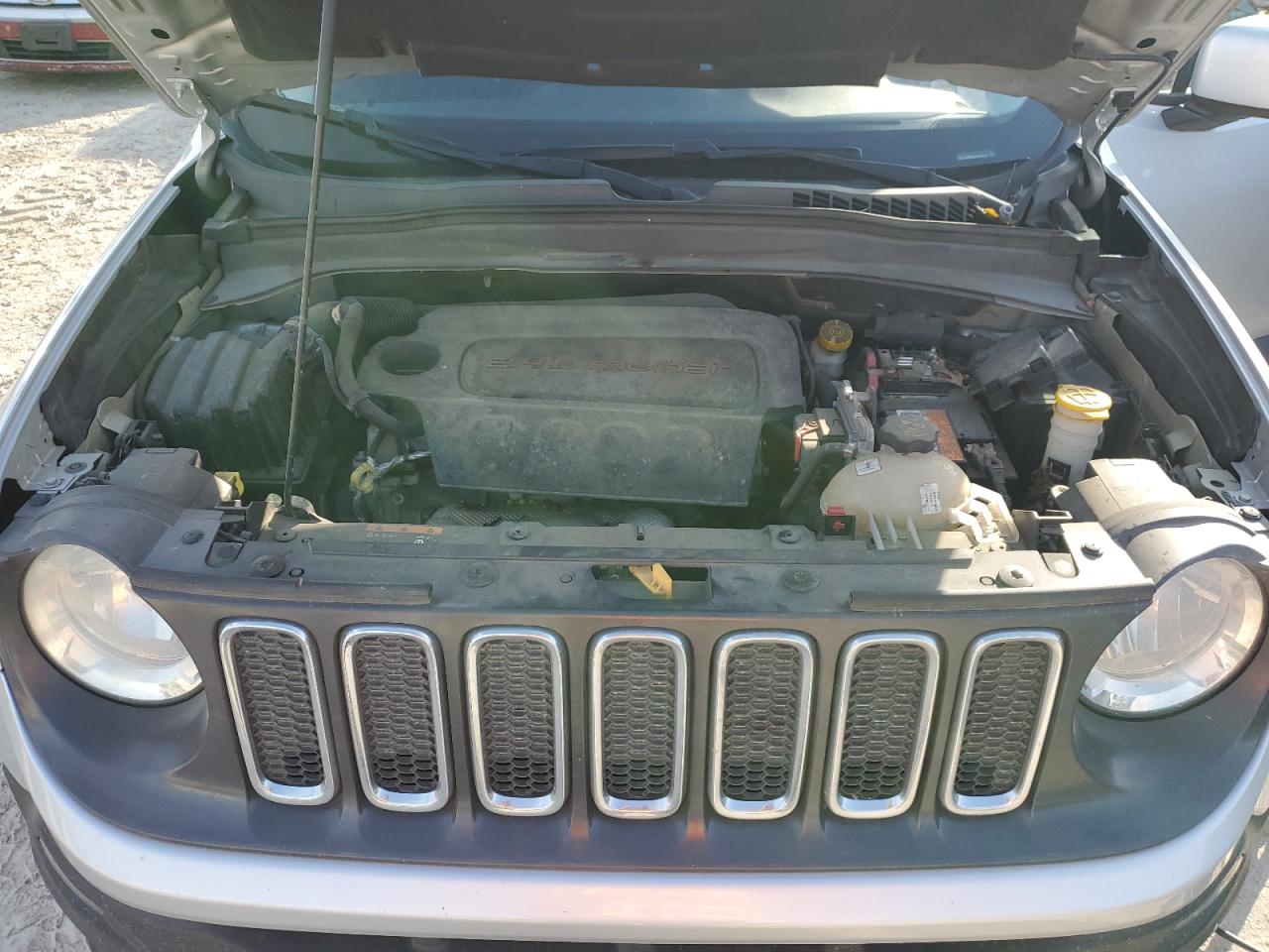 2015 Jeep Renegade - Image 12