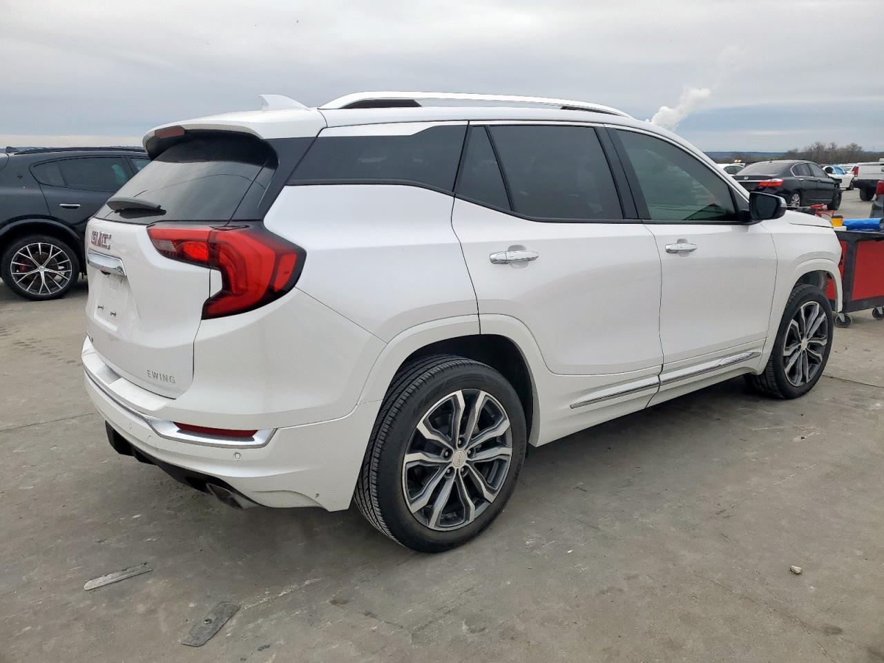 2020 GMC Terrain - Image 3