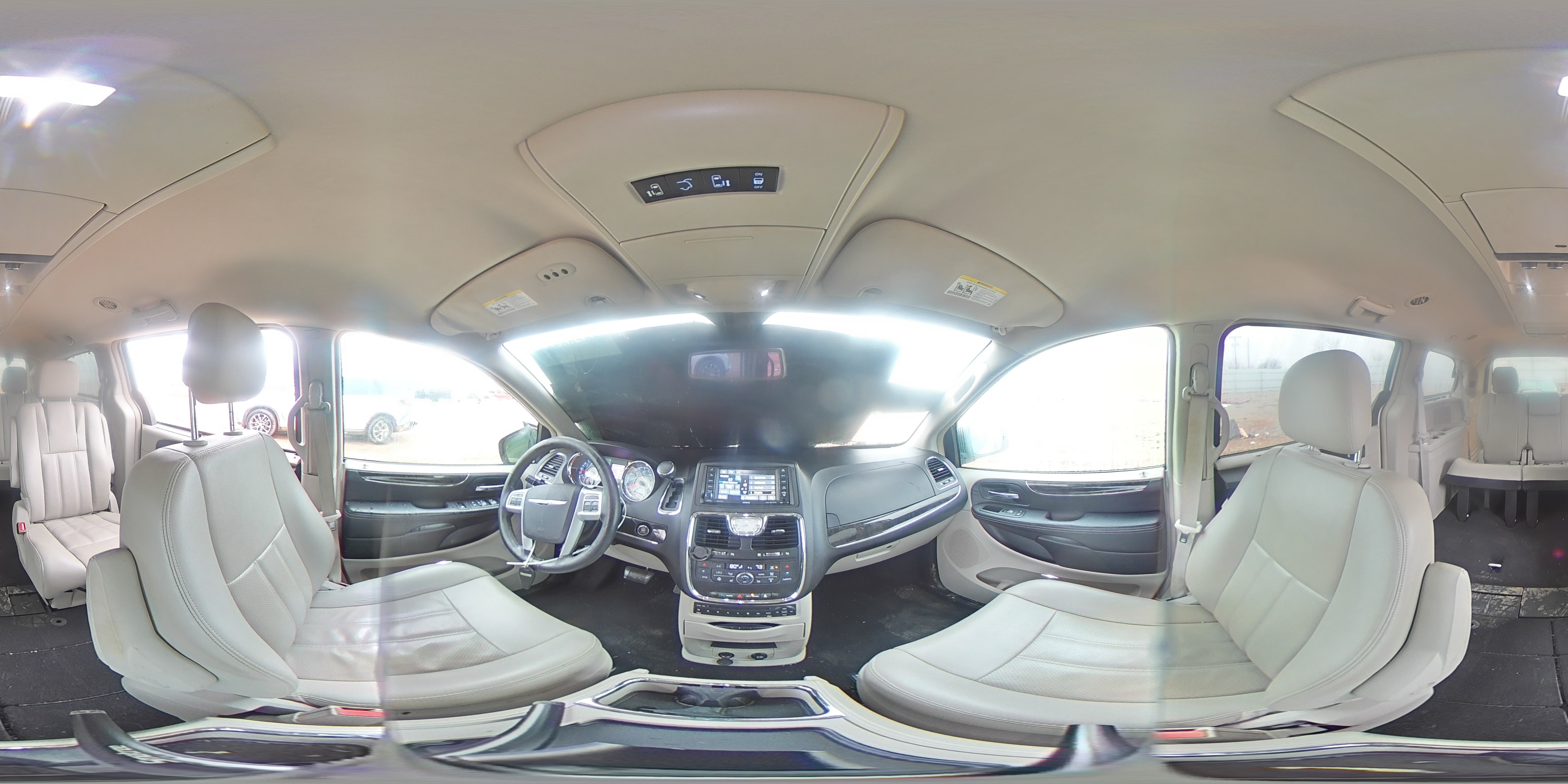 2013 Chrysler Town & Country - Image 14