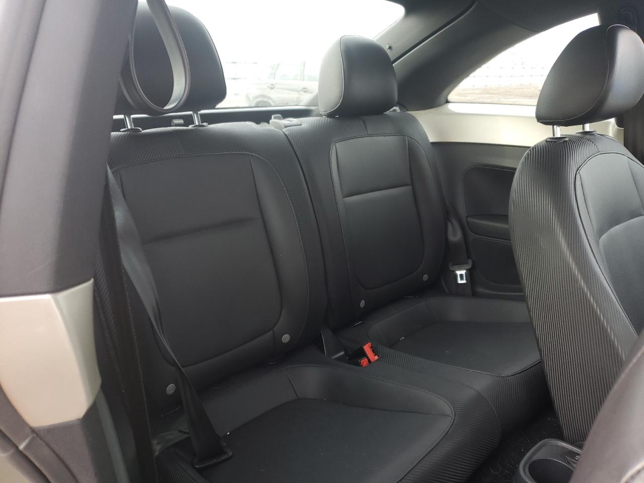 2012 Volkswagen Beetle - Image 11