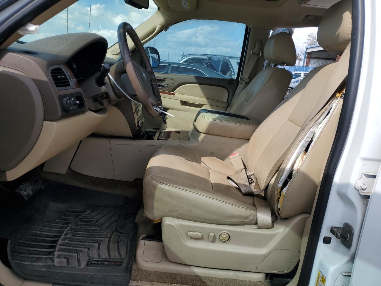 2011 Chevrolet Avalanche - Image 7