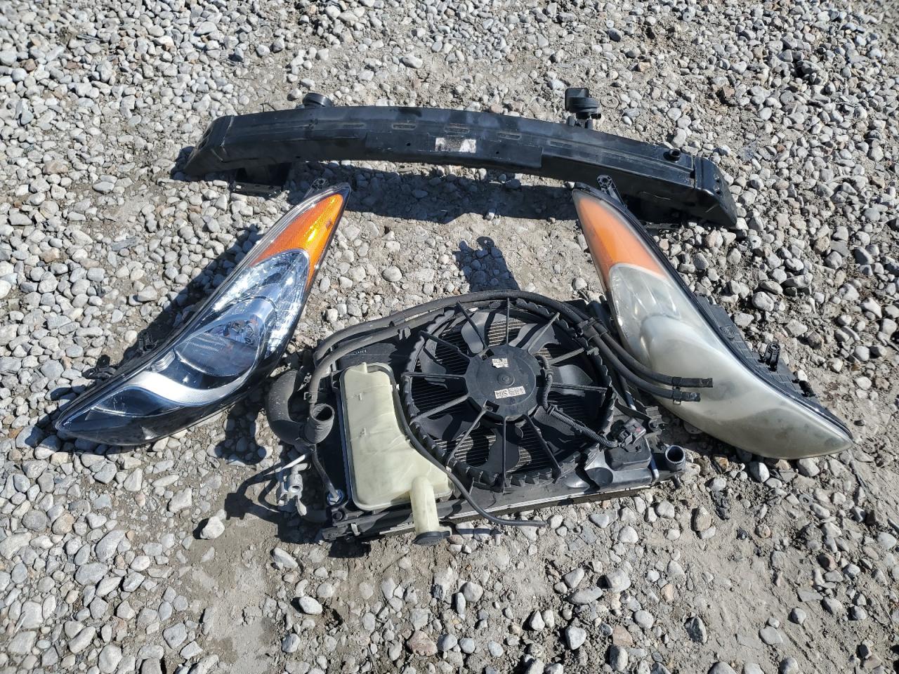 2013 Hyundai Elantra - Image 14