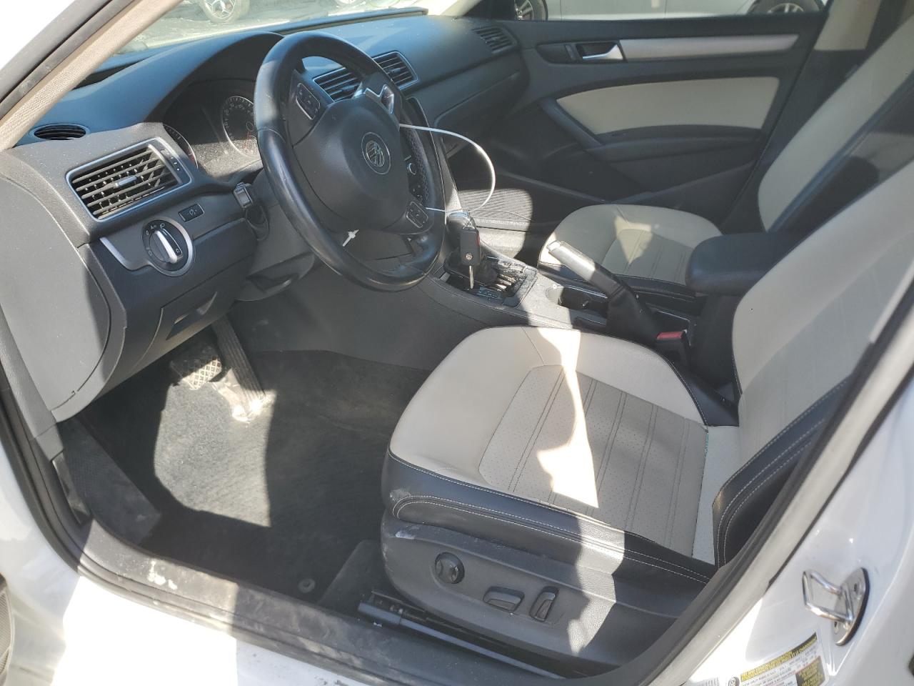 2015 Volkswagen Passat - Image 7