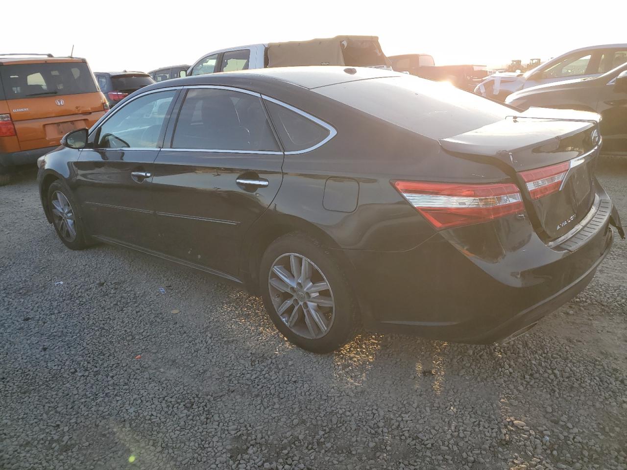 2015 Toyota Avalon - Image 2