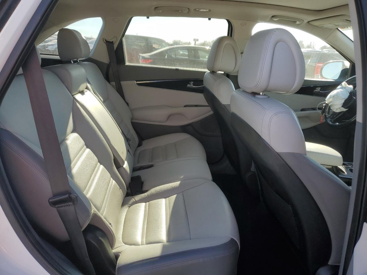 2016 Kia Sorento - Image 11