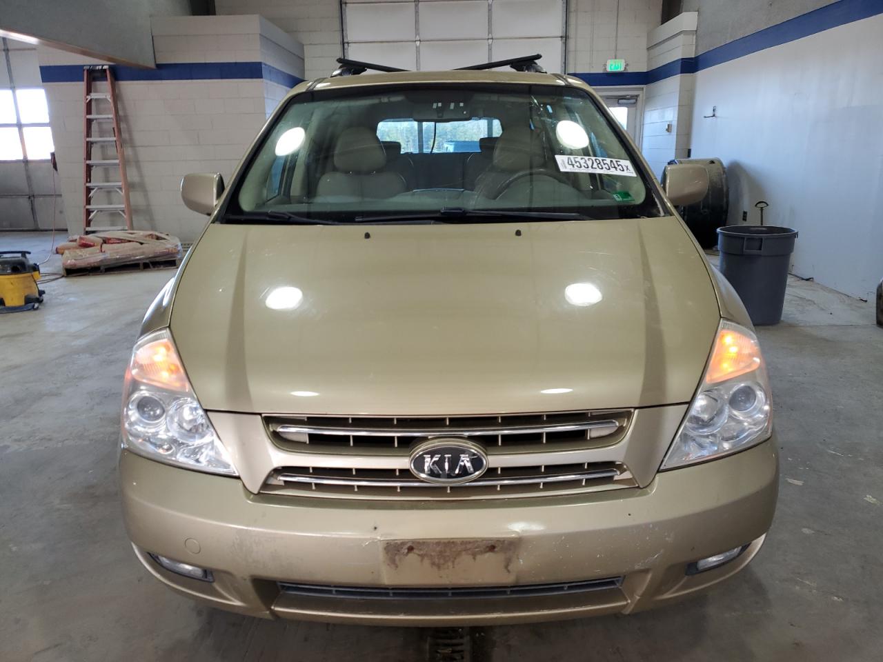 2010 Kia Sedona - Image 5